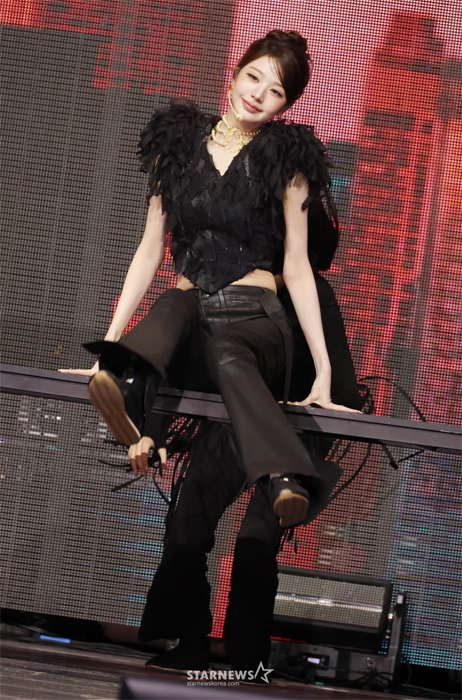 아이브 장원영 ‘깜직 퍼포먼스’