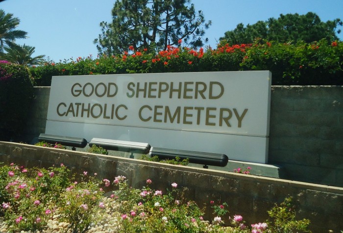 맘먹고 찾았던 묘지다