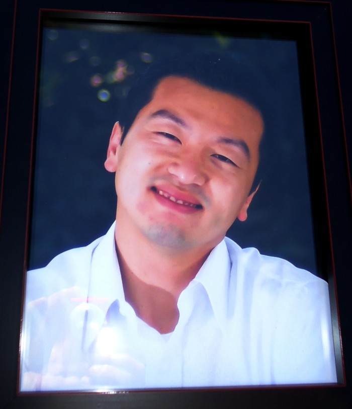 관만이 하관된▶◀아련한 형제들