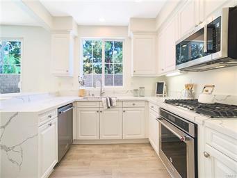 가격인하)얼바인 학군 터스틴필드 이층 디테치드 콘도 방3 화2.5 ( 69만 9천불 ) 가격인하)얼바인 학군 터스틴필드 이층 디테치드 콘도 방3 화2.5 ( 69만 9천불 )