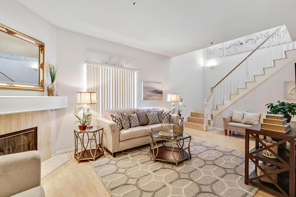 (9월 15일) 학군좋은 동네 찾기 힘든 3 차고 타운홈 $535,000 (9월 15일) 학군좋은 동네 찾기 힘든 3 차고 타운홈 $535,000