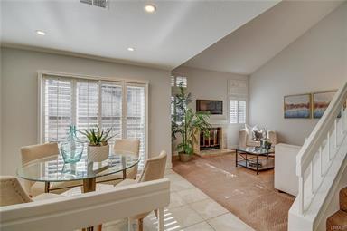 얼바인 노스우드 이층 주택 방3 화2.5 ( 120만불 ) 얼바인 노스우드 이층 주택 방3 화2.5 ( 120만불 )