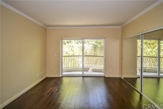 Koreatown, 2 Beds, 2 Baths Koreatown, 2 Beds, 2 Baths