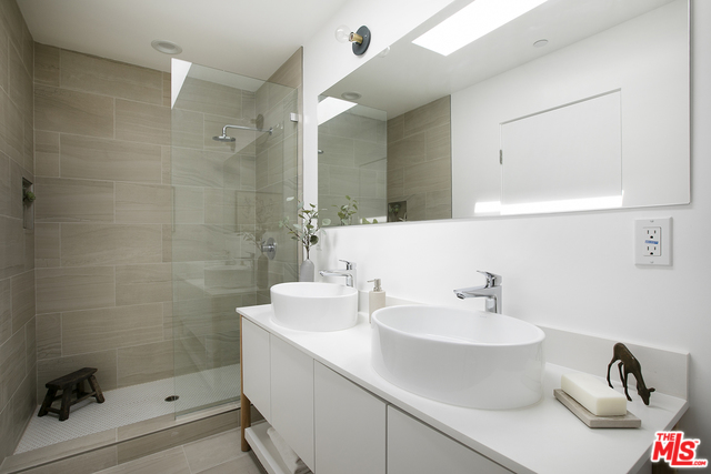 <한인타운> NEW NEW 윌튼 길 3베드 타운홈!!!!! 모던 그자체!! <한인타운> NEW NEW 윌튼 길 3베드 타운홈!!!!! 모던 그자체!!