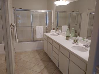 2002 년생 얼바인 노스파크 이층 콘도 방4 화3 77만불 2002 년생 얼바인 노스파크 이층 콘도 방4 화3 77만불