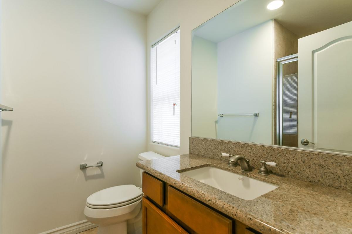 한인타운 2006년생 타운홈 스타일 3베드 콘도 한인타운 2006년생 타운홈 스타일 3베드 콘도