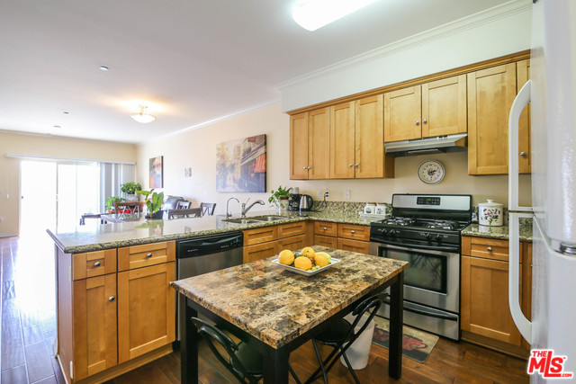 <한인타운> 팬트하우스 2베드 콘도 2007 년생 , 합리적인 가격 <한인타운> 팬트하우스 2베드 콘도 2007 년생 , 합리적인 가격