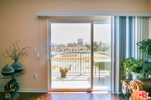 <한인타운> 팬트하우스 2베드 콘도 2007 년생 , 합리적인 가격 <한인타운> 팬트하우스 2베드 콘도 2007 년생 , 합리적인 가격