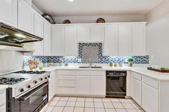 (9월 15일) 학군좋은 동네 찾기 힘든 3 차고 타운홈 $535,000 (9월 15일) 학군좋은 동네 찾기 힘든 3 차고 타운홈 $535,000