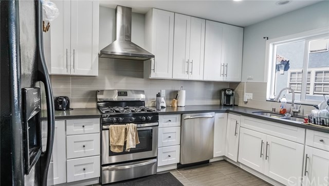 #989: 3유닛 $1,599,000 땅약 10,000SF,건물 약 3.800SF,월인컴 약 $7,600 USC 대학 근처 #989: 3유닛 $1,599,000 땅약 10,000SF,건물 약 3.800SF,월인컴 약 $7,600 USC 대학 근처