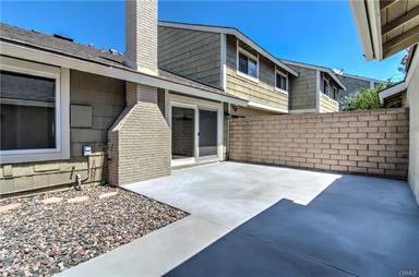 얼바인 엘카미노 단층 주택(공동벽 하나) 방3 화2 ( 64만 9천불 ) 얼바인 엘카미노 단층 주택(공동벽 하나) 방3 화2 ( 64만 9천불 )