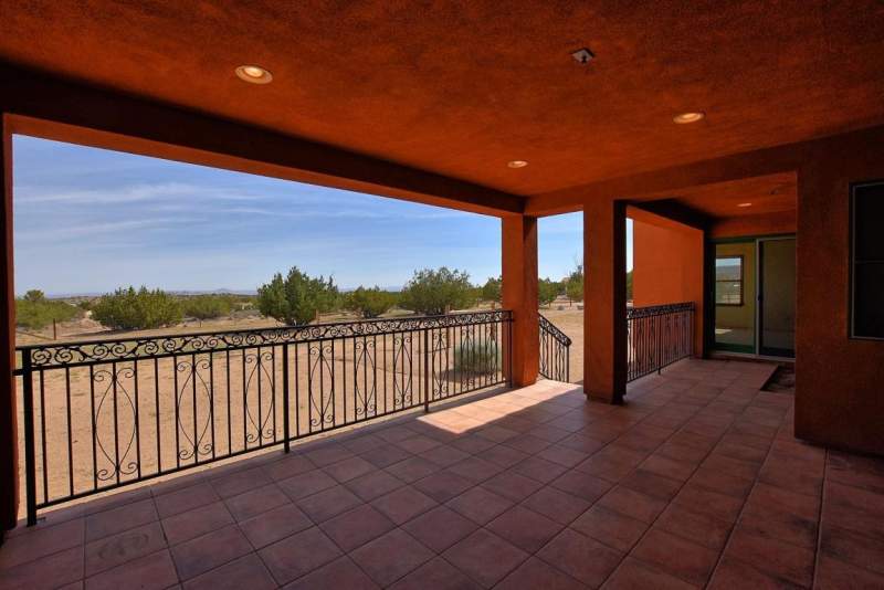 스페인 풍의 전원주택 in Pearblossom 스페인 풍의 전원주택 in Pearblossom