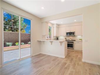 가격인하)얼바인 학군 터스틴필드 이층 디테치드 콘도 방3 화2.5 ( 69만 9천불 ) 가격인하)얼바인 학군 터스틴필드 이층 디테치드 콘도 방3 화2.5 ( 69만 9천불 )