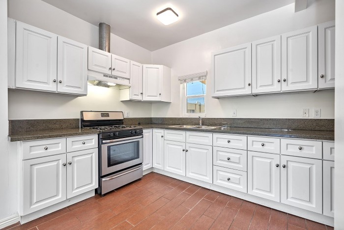 한인타운 한국마켓 근처 렌트 방4 화2 LP$3,800 한인타운 한국마켓 근처 렌트 방4 화2 LP$3,800