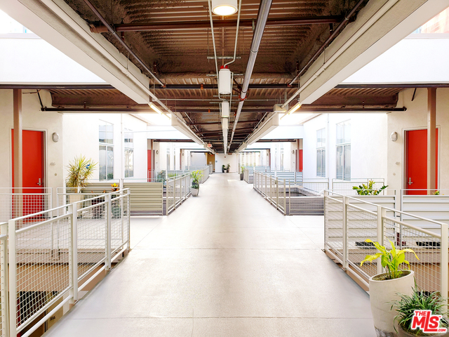 다운타운 아주넓고 모던한 방1 화2 파킹2 콘도 다운타운 아주넓고 모던한 방1 화2 파킹2 콘도