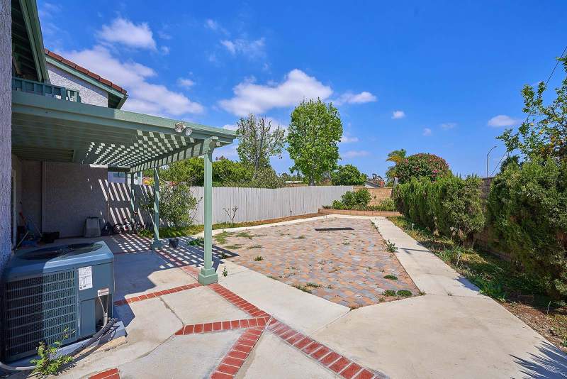 브레아 타운 하우스 $550,000 브레아 타운 하우스 $550,000