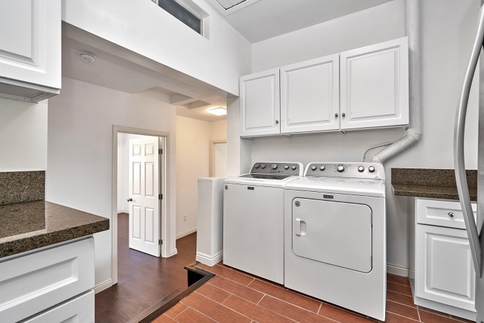 한인타운 한국마켓 근처 렌트 방4 화2 LP$3,800 한인타운 한국마켓 근처 렌트 방4 화2 LP$3,800