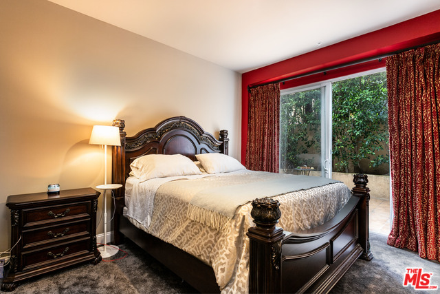 행콕팍 2006년 지어진 2배드 콘도 코너유닛 행콕팍 2006년 지어진 2배드 콘도 코너유닛