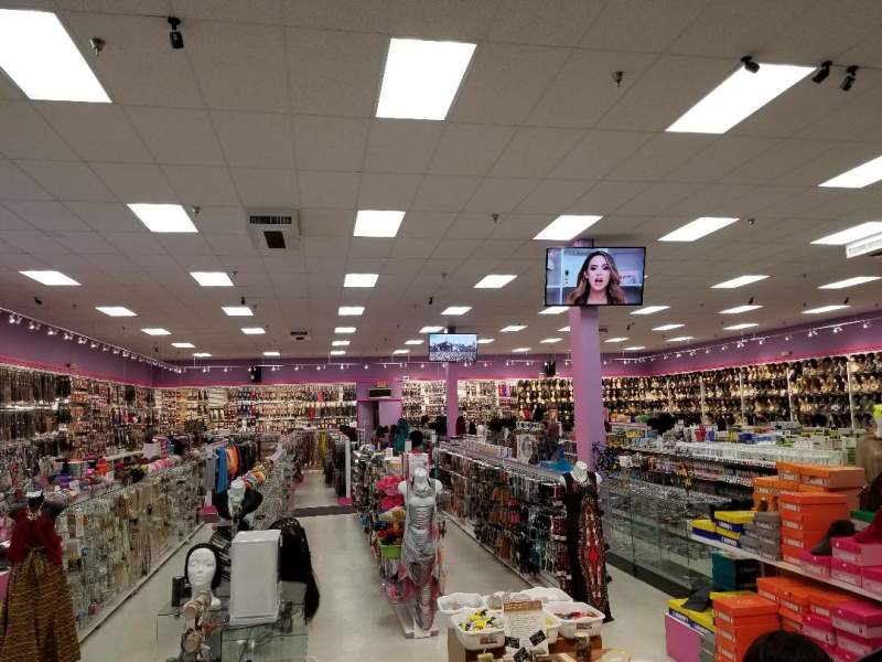 뷰티 서플라이 가게 매매(년매상 62만불: 년순이익 $160,000 이상) 뷰티 서플라이 가게 매매(년매상 62만불: 년순이익 $160,000 이상)