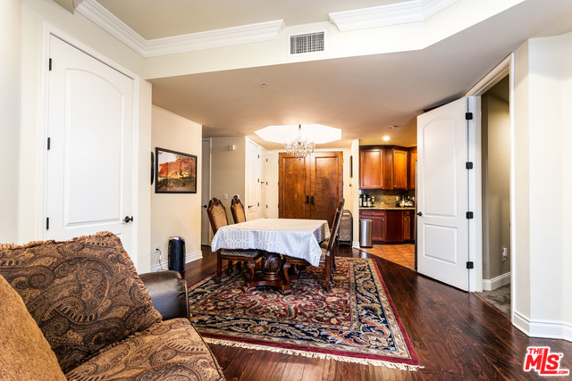 행콕팍 2006년 지어진 2배드 콘도 코너유닛 행콕팍 2006년 지어진 2배드 콘도 코너유닛