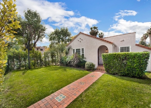 라치몬트 하우스 업그레이드 키친, 리세스 라이팅, 마루바닥 편리한 위치~ 라치몬트 하우스 업그레이드 키친, 리세스 라이팅, 마루바닥 편리한 위치~