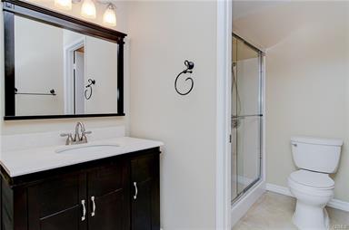 얼바인 엘카미노 단층 주택(공동벽 하나) 방3 화2 ( 64만 9천불 ) 얼바인 엘카미노 단층 주택(공동벽 하나) 방3 화2 ( 64만 9천불 )