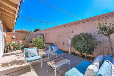 터스틴 단층 콘도 방2 화2 (42만불) 터스틴 단층 콘도 방2 화2 (42만불)