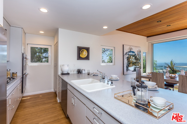 Hollywood Hills East, 4 Beds, 3 Baths, 3058 Sqft Hollywood Hills East, 4 Beds, 3 Baths, 3058 Sqft