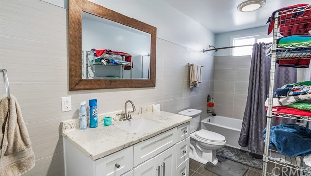 #989: 3유닛 $1,599,000 땅약 10,000SF,건물 약 3.800SF,월인컴 약 $7,600 USC 대학 근처 #989: 3유닛 $1,599,000 땅약 10,000SF,건물 약 3.800SF,월인컴 약 $7,600 USC 대학 근처