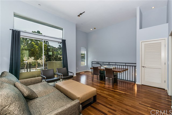 (9월 12일) 좋은 동네에서 살아야 한다면 $699,000 (9월 12일) 좋은 동네에서 살아야 한다면 $699,000