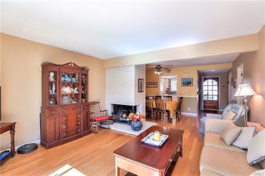 터스틴 단층 콘도 방2 화2 (42만불) 터스틴 단층 콘도 방2 화2 (42만불)