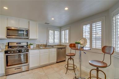 얼바인 노스우드 이층 주택 방3 화2.5 ( 120만불 ) 얼바인 노스우드 이층 주택 방3 화2.5 ( 120만불 )