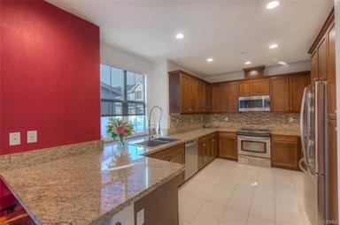 얼바인 인접 터스틴 스퀘어 3층 콘도 방3 화3 ( 67만 5천불 ) 얼바인 인접 터스틴 스퀘어 3층 콘도 방3 화3 ( 67만 5천불 )