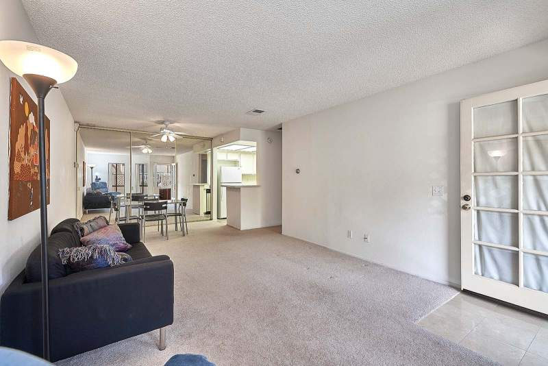 플러튼 1BD/1BA 콘도 $29만5천 플러튼 1BD/1BA 콘도 $29만5천